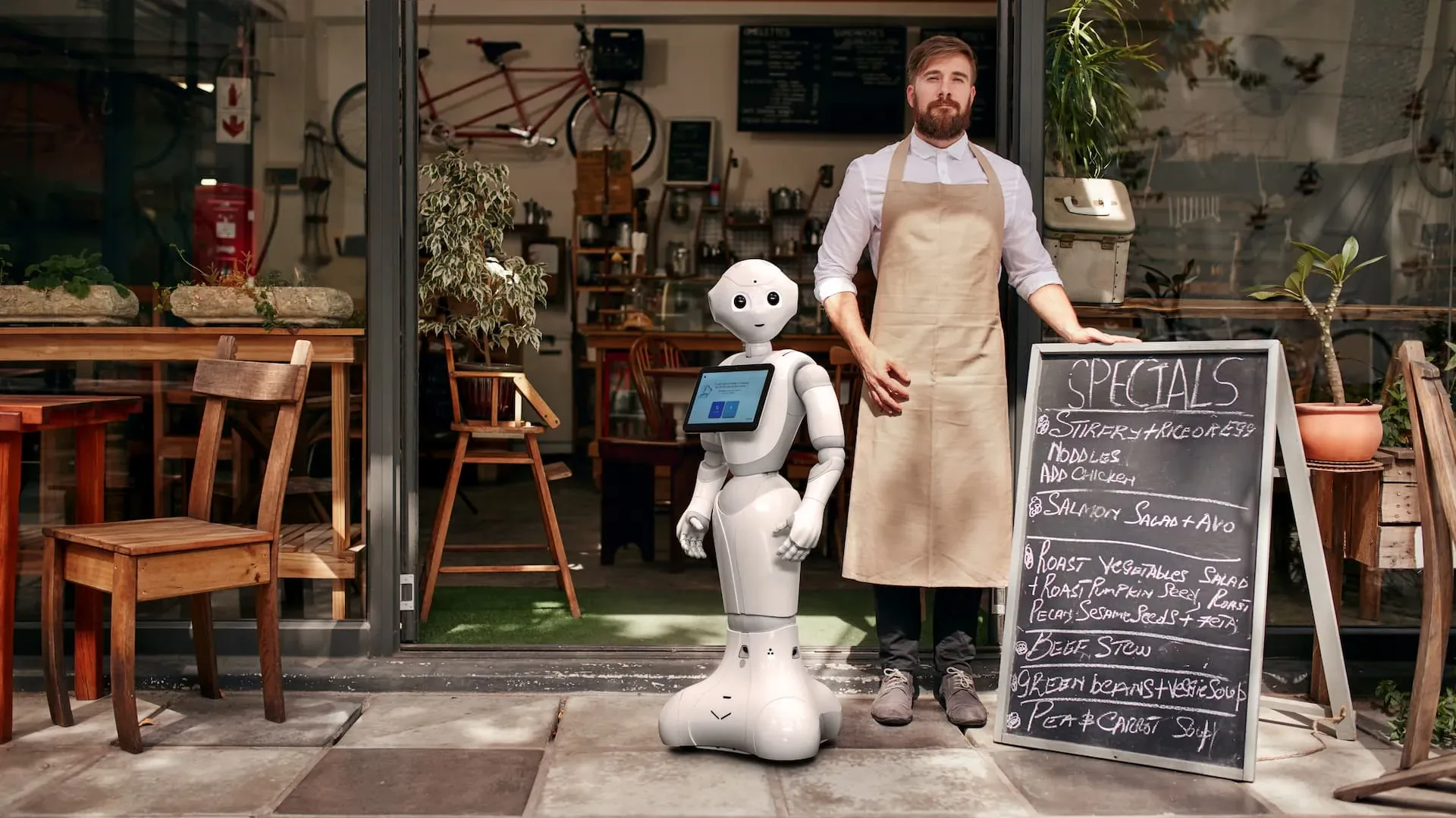Pepper vor einem Restaurant im vorhandenen RobShare-Bildbestand.