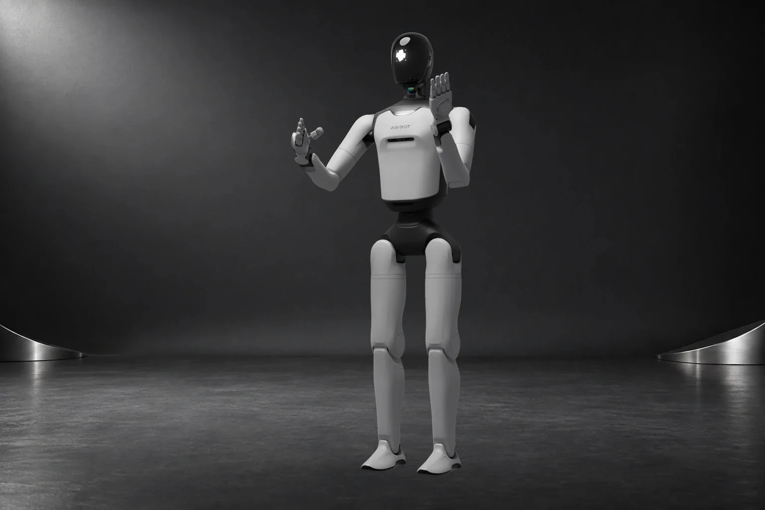 Agibot A3 mit erhobenem Arm vor dunklem Hintergrund.